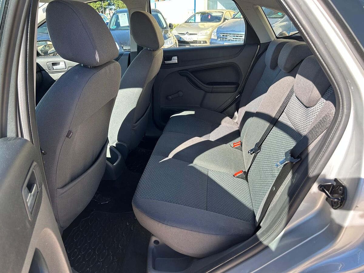 FORD FOCUS TREND 1.6 AUTO SPANISH LHD IN SPAIN ONLY 57000 MILES SUPERB 2007